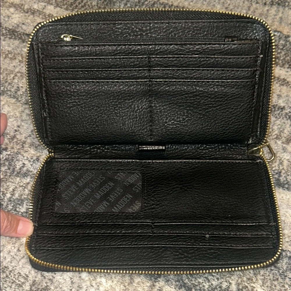 Steve Madden Black and White Wristlet